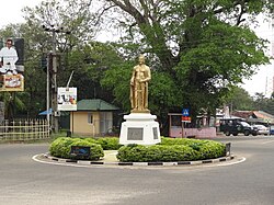 Habarana statue 02.JPG