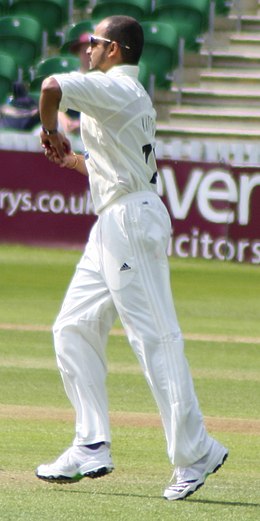 Murali kartik bowling.jpg