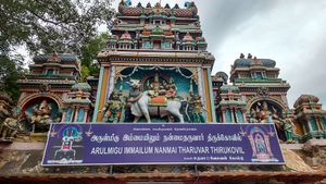 Immaiyilum nanmai tharuvaar Temple.jpg