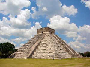 Chichen-Itza-Castillo-Seen-From-East.JPG