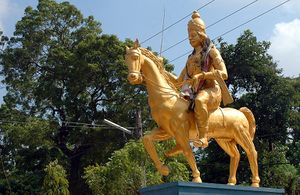 Statue of king Cankili II.JPG