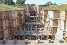 Rani ki vav 02.jpg