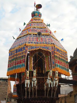 Kumbakonam Kumbesvarar temple car.JPG