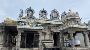 Thiruvathigai temple nandi.jpg