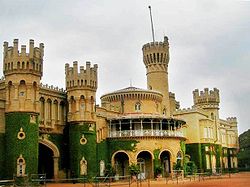 படிமம்:Bangalore Palace.jpg