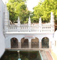 படிமம்:Maqbara.jpg