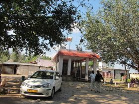 படிமம்:Thingalur temple.JPG
