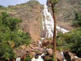 படிமம்:Khandadhar Waterfall.jpg