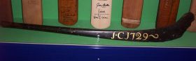 படிமம்:Oldest cricket bat.JPG
