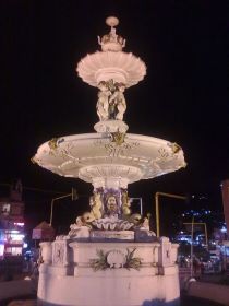 640px-Adam's Fountain 2.jpg